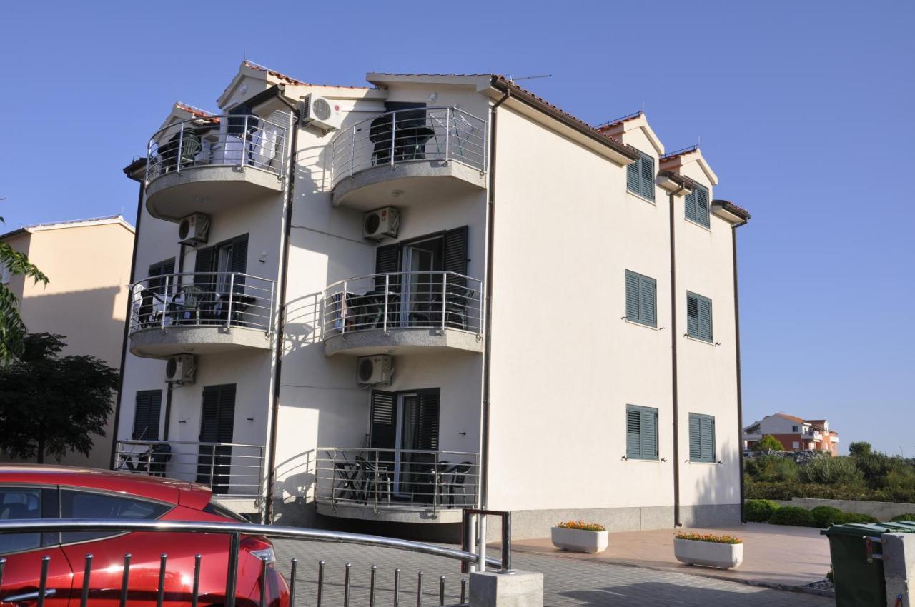 Srima Apartment *