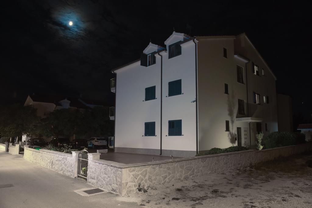 Apartment Srima *